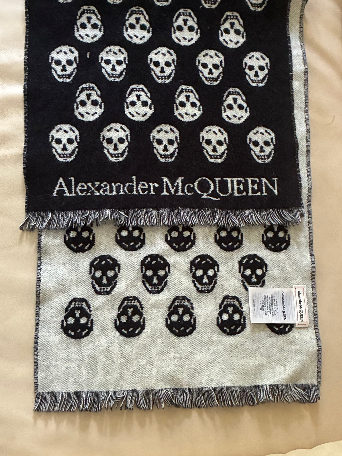 Alexander McQueen Skull Long Scarf in Black, 100% Wool, Pre-owned in excellent condition