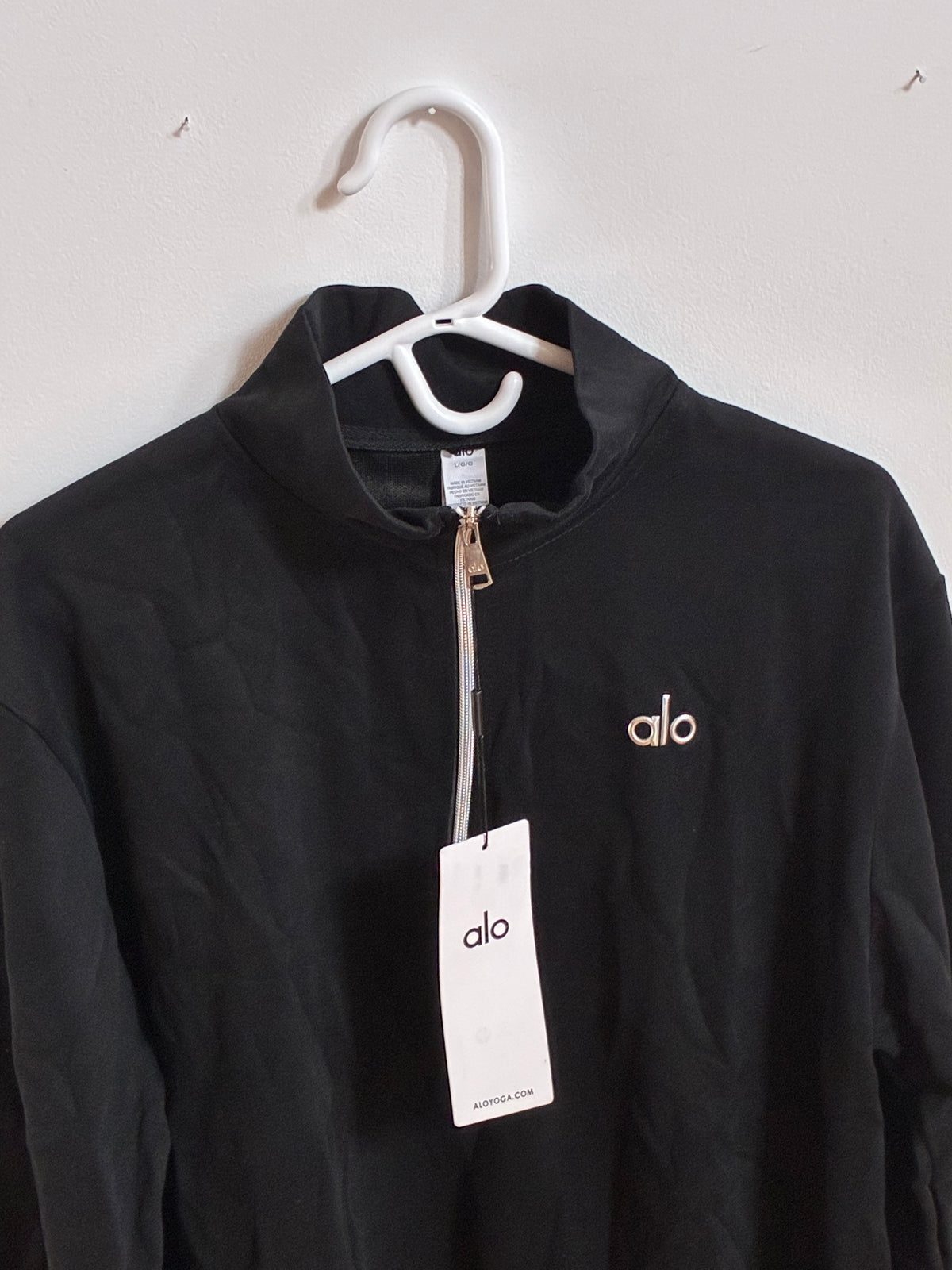 Alo Matching Set - Pullover and Pants, size L, black