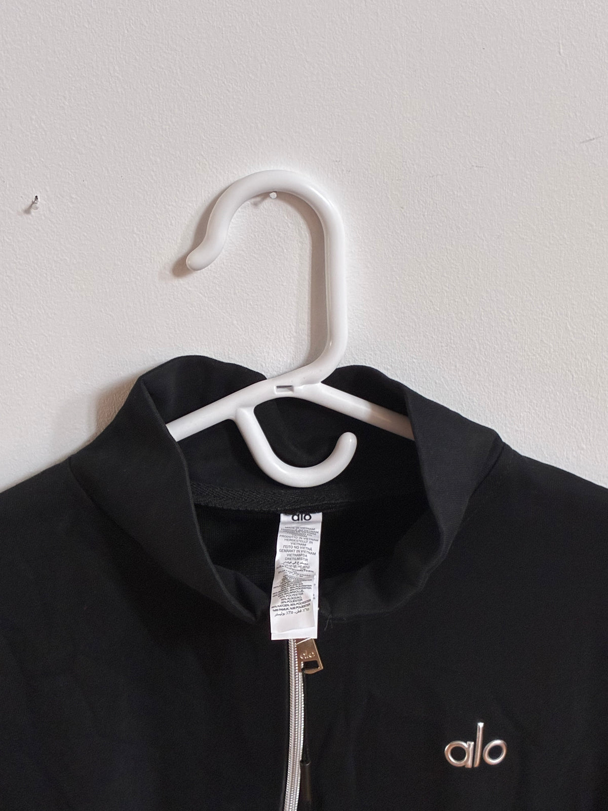Alo Matching Set - Pullover and Pants, size L, black