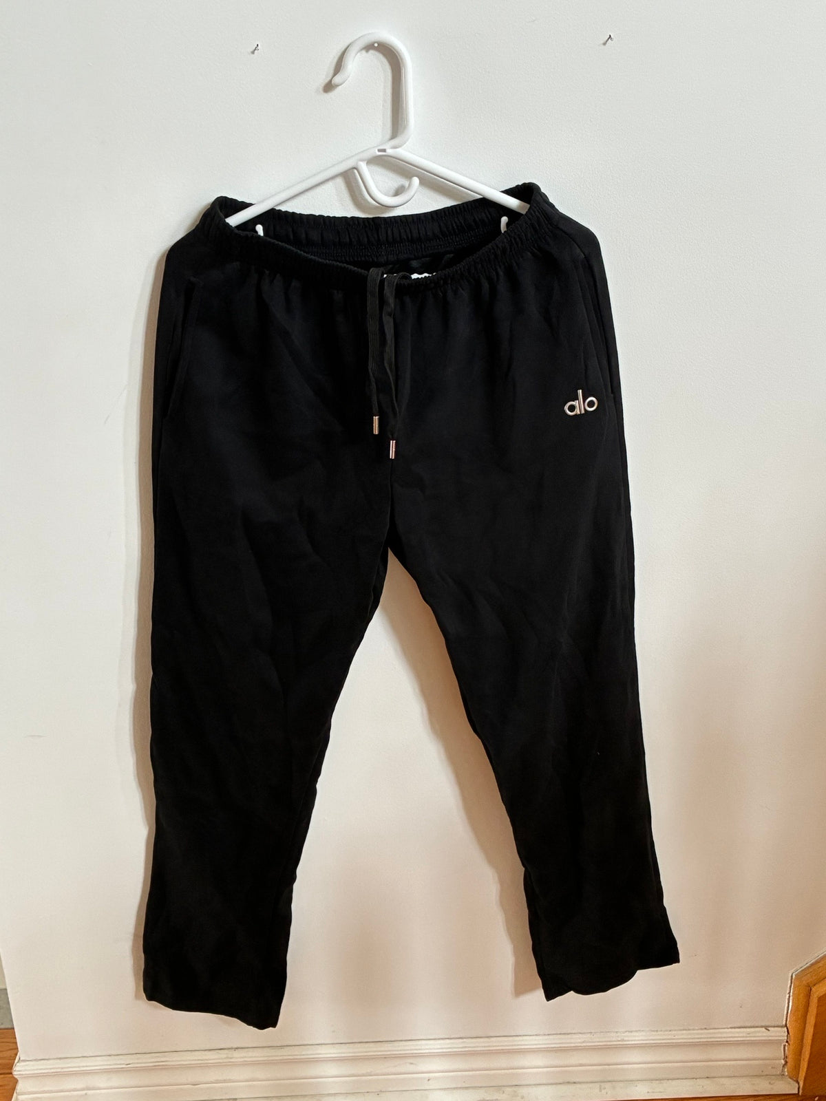 Alo Matching Set - Pullover and Pants, size L, black
