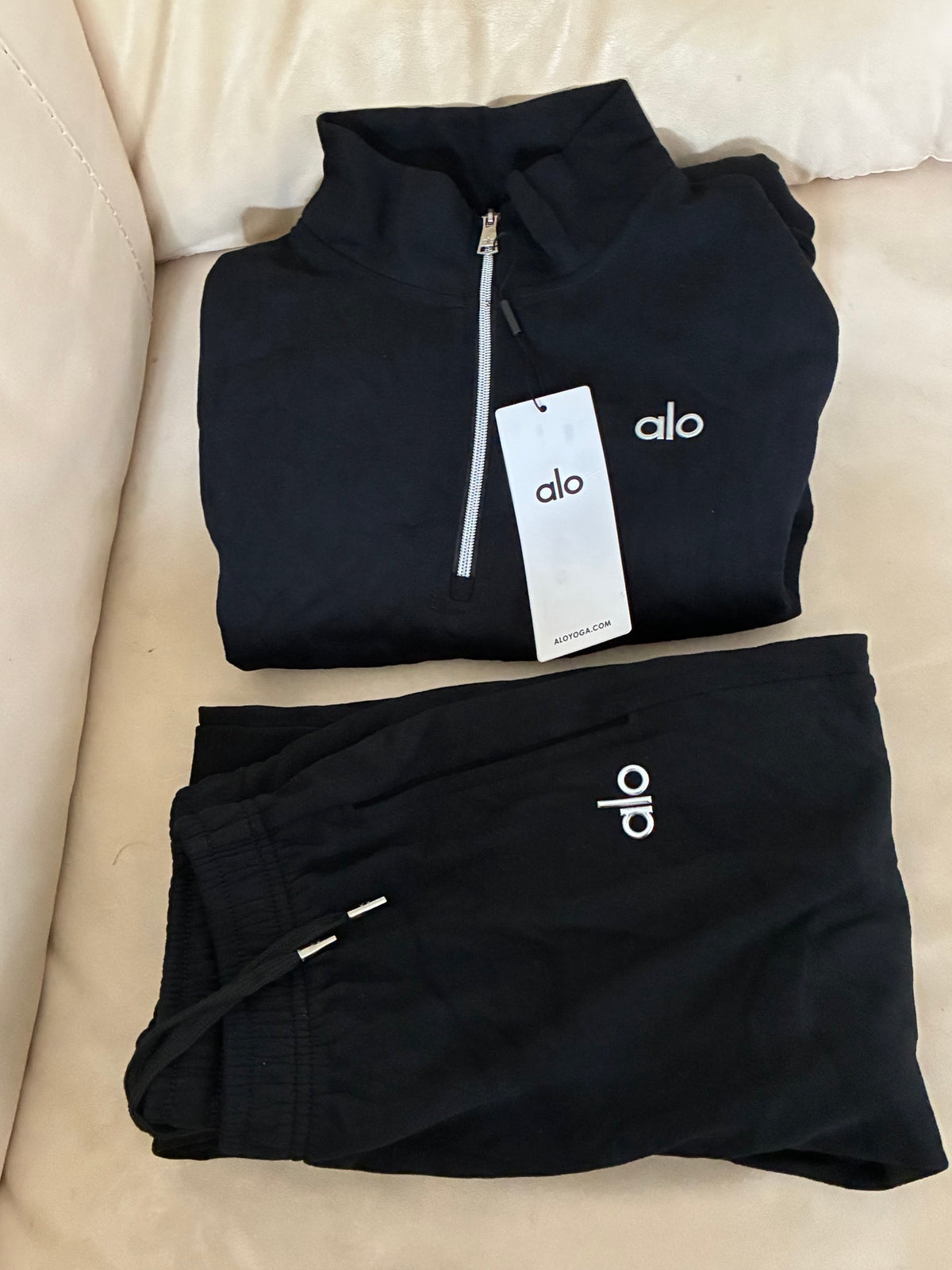 Alo Matching Set - Pullover and Pants, size L, black